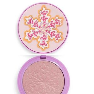 I Heart Revolution Tasty Sugar Cookie Highlighter